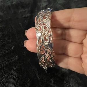 Silver toned Stretch Filigree Open Bangle Bracelet